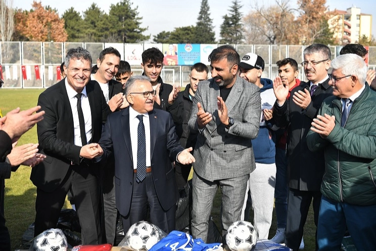 Kayseri Büyükşehir'den amatör spor kulüplerine destek