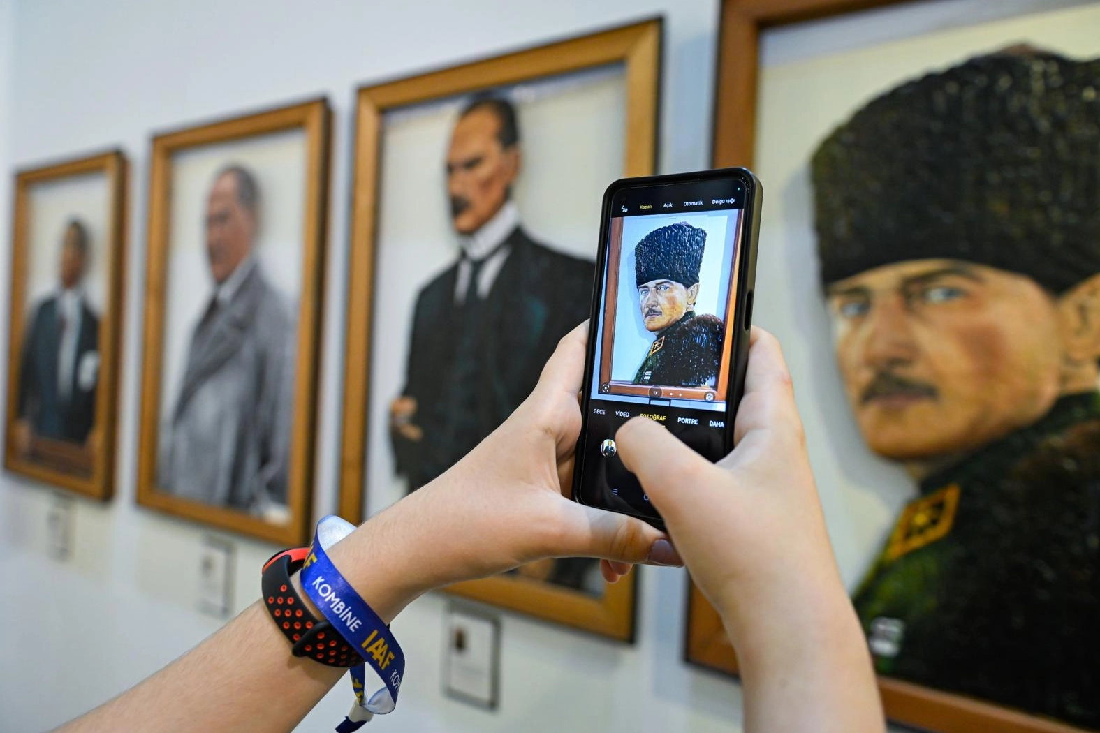 İzmir’de sanat ve antika fuarına yoğun ilgi