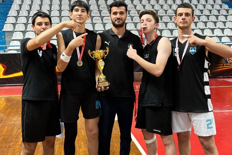 Kocaeli Çayırova’nın genç basketbolcuları il şampiyonu oldu