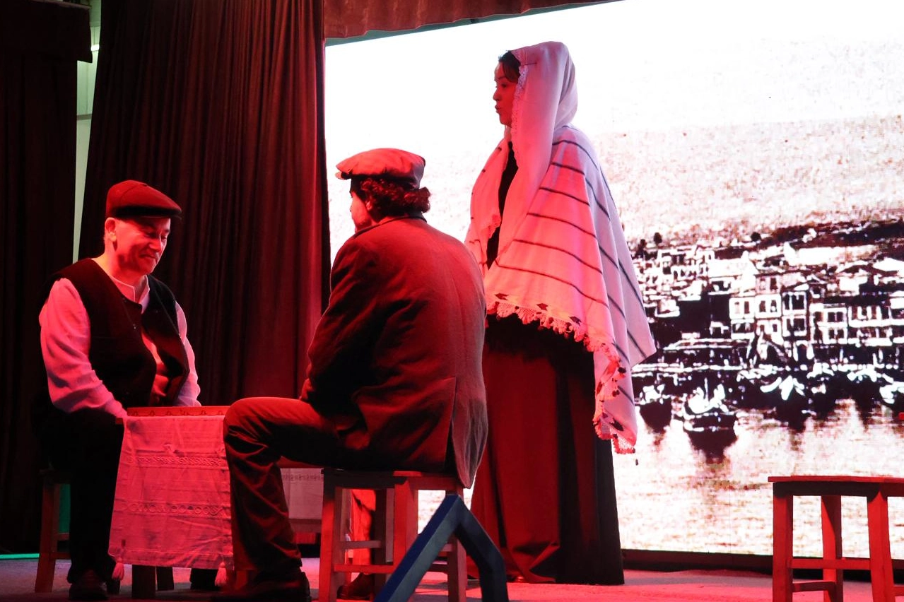 Mudanyalı tiyatrocular 'Mübadil Öyküleri' ile Adalar'da