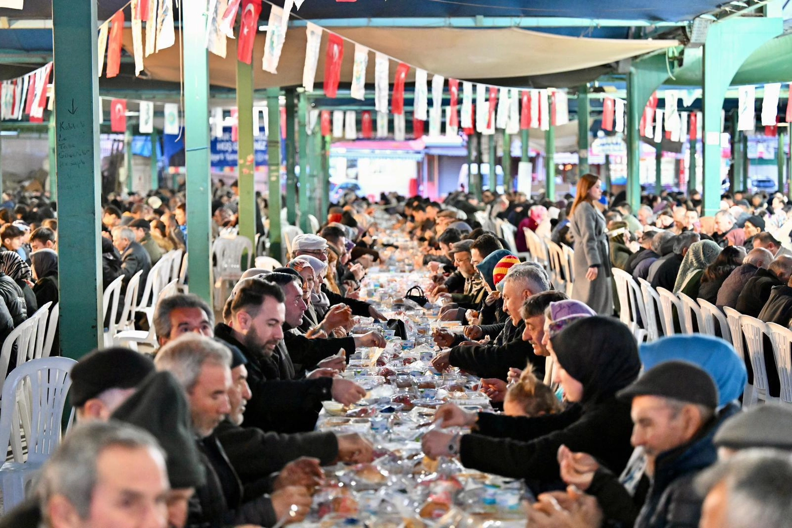 Manisa Demirci’de iftar sofrası birlik ve bereketi buluşturdu