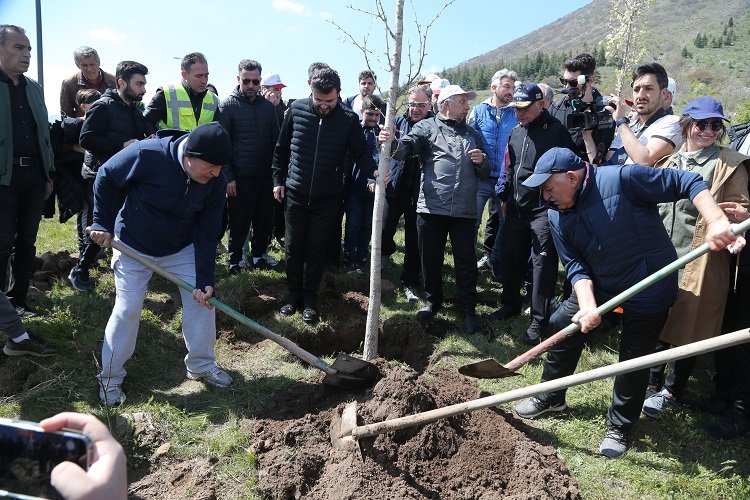 Kayseri Büyükşehir Belediye Başkanı Dr. Memduh Büyükkılıç, Milli Savunma Bakanı