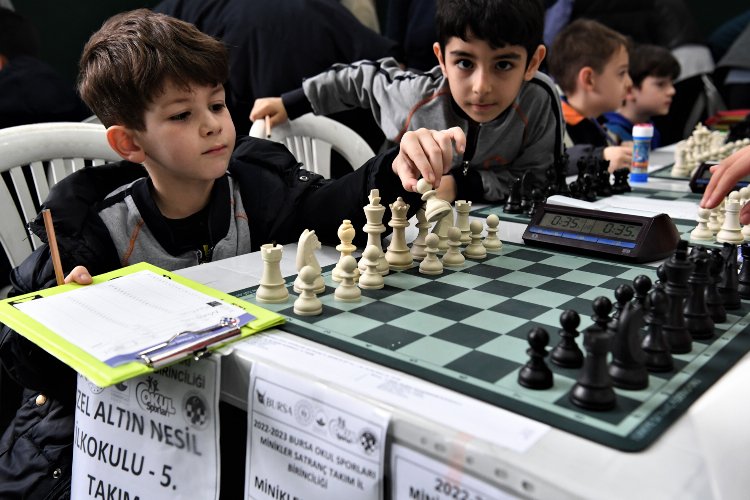 Osmangazi Belediyesi’nin Gençlik ve Spor İl Müdürlüğü’yle ortaklaşa düzenlediği satranç