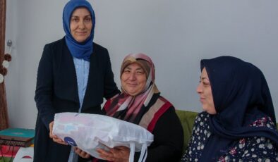 Depremzede ailelere Kütahya’dan destek sürüyor