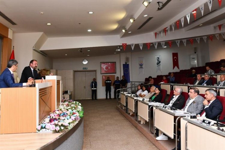 Çiğli Belediyesi Mayıs ayı olağan meclis toplantısı, Başkan Utku Gümrükçü