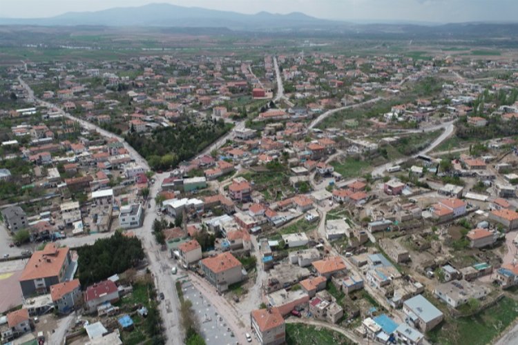 Kayseri Kocasinan Belediye Başkanı Ahmet Çolakbayrakdar, Yemliha Mahallesi’ndeki 45 yıllık
