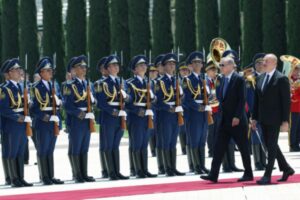 Cumhurbaşkanı Erdoğan, Azerbaycan Cumhurbaşkanı Aliyev tarafından resmî törenle karşılandı. Azerbaycan