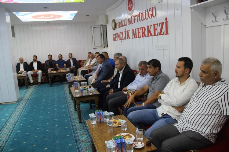 Sakarya’nın Ferizli ilçesinde her bayram düzenlenen geleneksel protokol ve halk