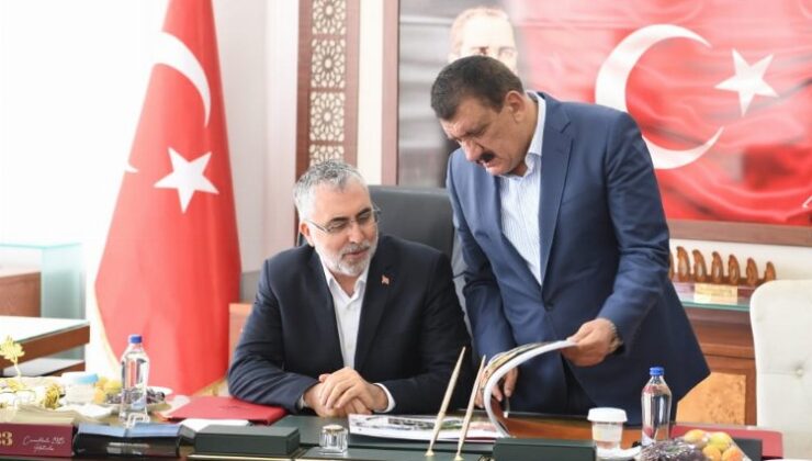 Bakan Işıkhan Malatya’da… Kayısı çiftçilerinin sorunları iletildi