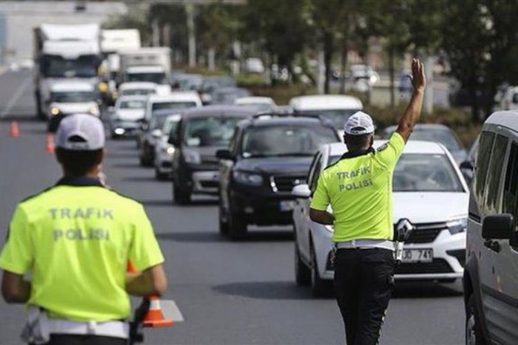 İçişleri Bakanı Ali Yerlikaya, aşırı hızın trafik kazalarına yol açan