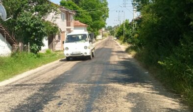Bilecik’te sıcaktan asfaltlar eridi