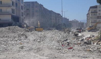 Bilinçsiz kaldırılan enkazlar Hatay’da eziyete dönüşüyor