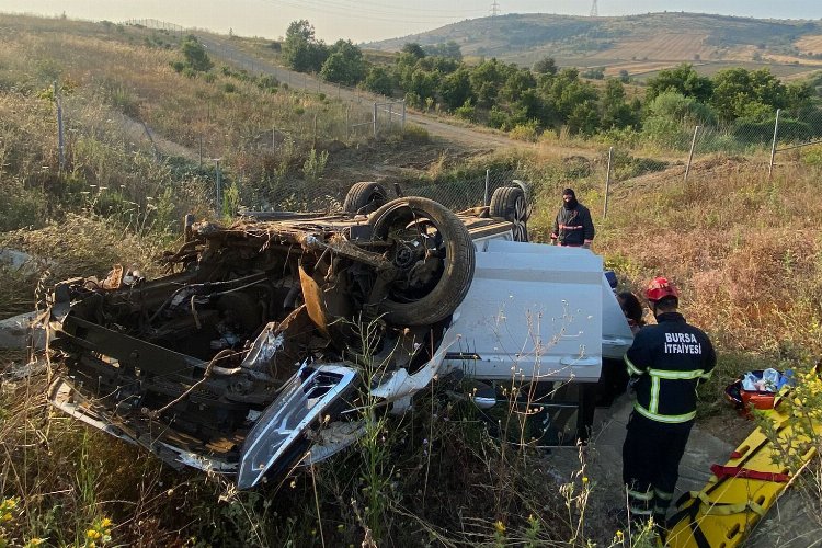 Bursa’da Karacabey’in İzmir-İstanbul Otoyolu’nda meydana gelen trafik kazasında direksiyon hakimiyetini