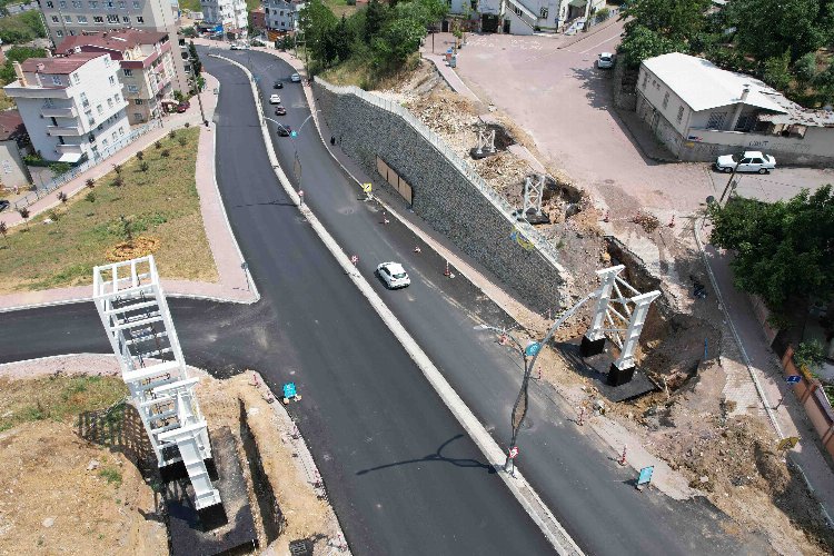 Kocaeli Büyükşehir Belediyesi, Gebze’de Feribot Yolu ve Cengiz Topel Caddesi’ne