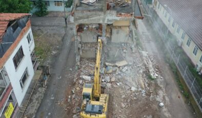 İzmit Mehmet Ali Paşa’daki son binayı da yıktı