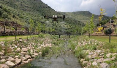 Kayseri Talas’ta droneli tarım ilaçlaması