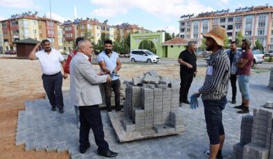 Kayseri Yahyalı yollarında parke çalışması