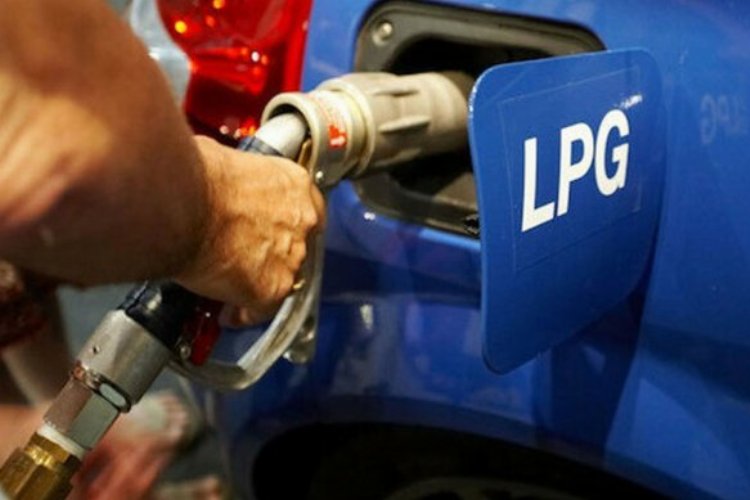Benzine bugün gelen 2,11 liralık zam sonrasında bir başka akaryakıt