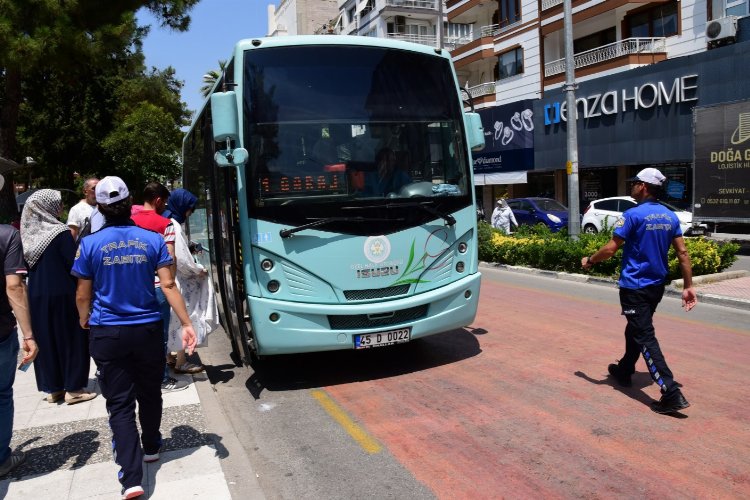Manisa Büyükşehir Belediyesi Ulaşım Dairesi Başkanlığı ekipleri, vatandaşların daha rahat