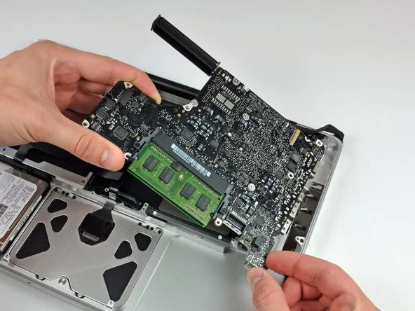 Macbook Air tamiri, cihazınızda meydana gelen teknik arızaları düzeltmek veya