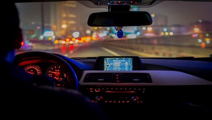 Sürücü adaylarının trafikte becerilerini geliştirmeleri için ihtiyaç duydukları eğitimi sunan