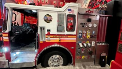 ABD’de yer alan FDNY Fire Zone, ziyaretçiler tarafından yoğun ilgi