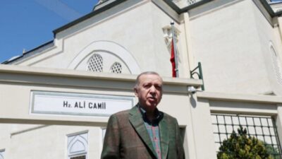 Cumhurbaşkanı Recep Tayyip Erdoğan, cuma namazı sonrası gazetecilere açıklama yaptı.