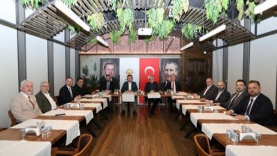 AK Parti İnegöl Belediye Başkan Aday Adayları istişare toplantısında bir