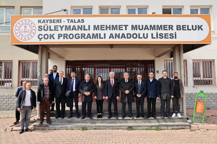 Talas Belediye Başkanı Mustafa Yalçın, Talas’ın Süleymanlı Mahallesindeki Mehmet Muammer