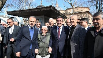  Cumhurbaşkanı Yardımcısı Cevdet Yılmaz, Tarihi Hanlar Bölgesi’ni gezerek Bursa Büyükşehir