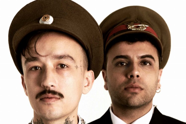 Salman Tin ve Bilge Kağan Etil’den kurulu pop müziğin popüler