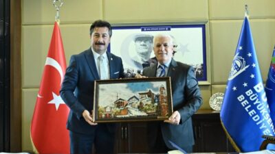 Bursa Büyükşehir Belediye Başkanı Mustafa Bozbey’i makamında ziyaret eden Yenişehir
