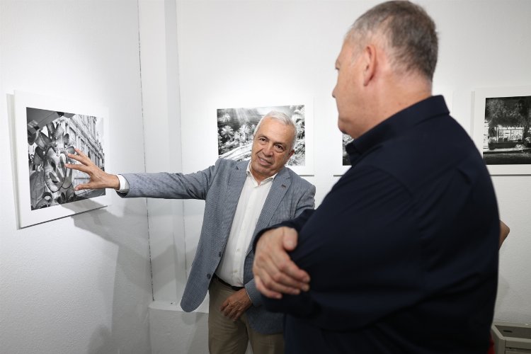 Reha Akçakaya’nın kızılötesi tekniğini kullanarak elde ettiği eserlerinden oluşan ‘Gerçekten