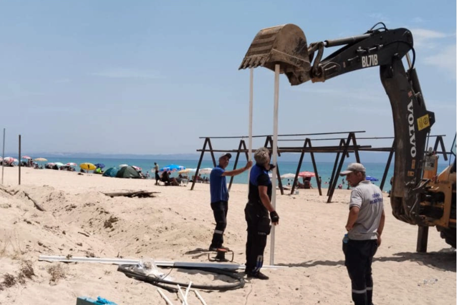 Keşan Belediyesi Erikli sahiline vatandaşların kullanması amacıyla ücretsiz duş kurulumu