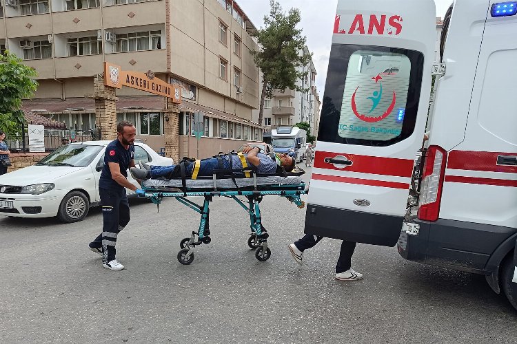 Dün Keşan’da meydana gelen trafik kazasında, hafif ticari aracın çarptığı