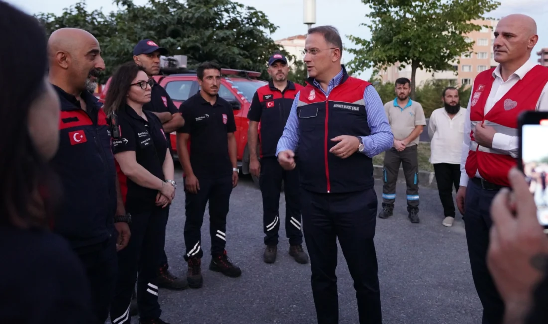 İstanbul Beylikdüzü Belediyesi “Nefes Arama Kurtarma” ekipleri, İzmir’deki yangına müdahaleye