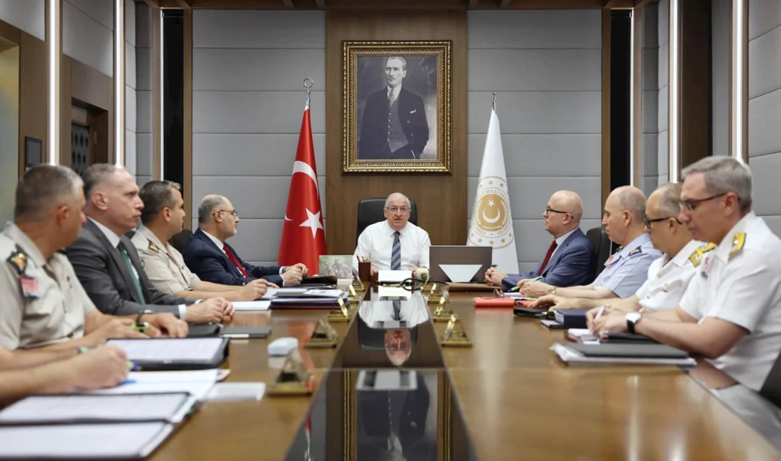 Milli Savunma Bakanı Yaşar Güler, kuvvet ve birlik komutanlarıyla video