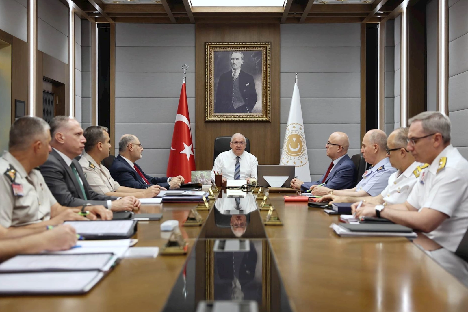 Milli Savunma Bakanı Yaşar Güler, kuvvet ve birlik komutanlarıyla video