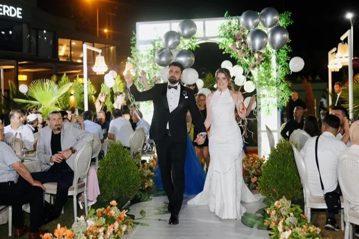 Melih Ataş ve Ece Çetin Villa Verde’de düzenlenen görkemli düğün