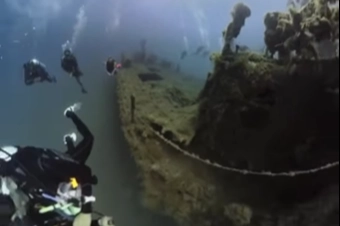 Saros’ta yapay resif projesi kapsamında batırılan gemi, dalgıçlar tarafından görüntülendi.