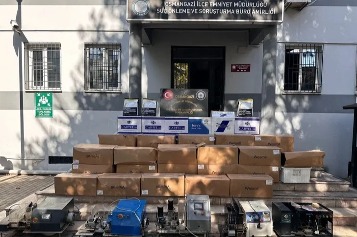 Bursa’nın Osmangazi ilçesinde kaçak sigara imal eden 2 zanlı düzenlenen