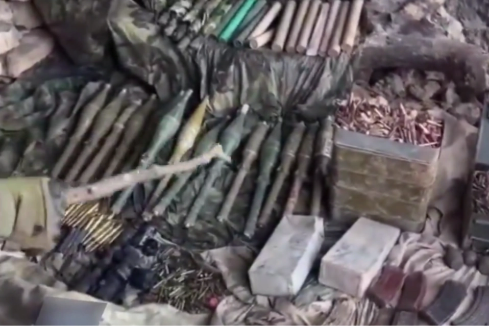 Pençe Kilit bölgesinde terörle mücadelesini sürdüren kahraman Mehmetçik, bir mağarayı