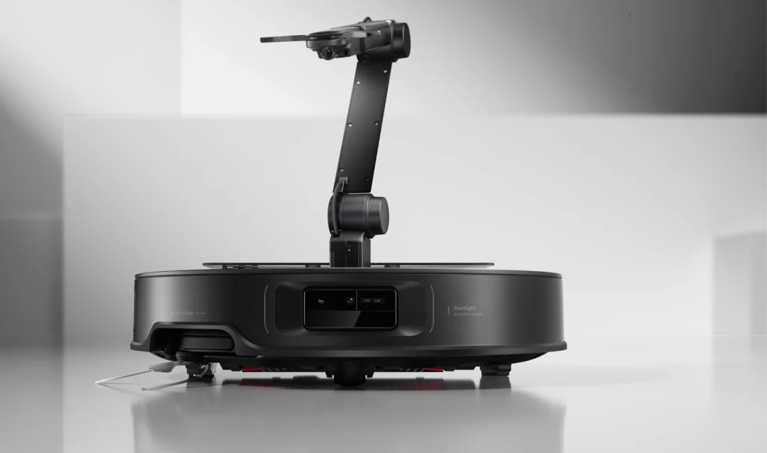 Dünyada bir ilk: İşte robot kollu robot süpürge! Robot süpürge dünyasında yenilikler hız kesmeden devam ederken, CES 2025’te