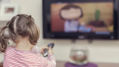 Aşırı ekran süresinin dikkat dağınıklığı, öfke nöbetleri ve motor beceri