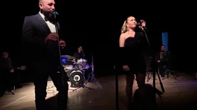 Müzik direktörlüğünü ve solistliğini Halil Ergül’ün yaptığı “90’lar Aşk Şarkıları”