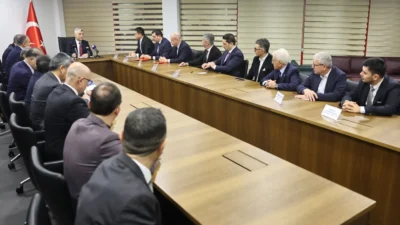 Ticaret Bakanı Ömer Bolat, ayakkabı sektörü temsilcileriyle buluştu. İstanbul Fuar