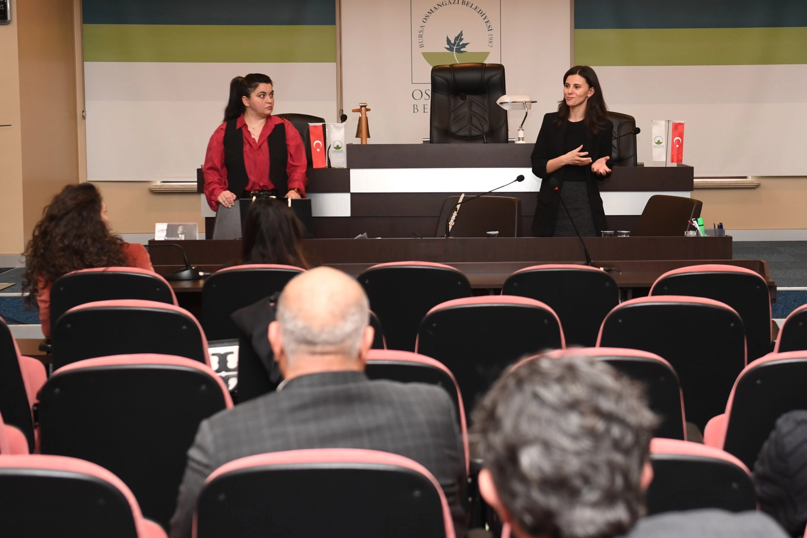 Bursa Osmangazi Belediyesi’nde görev yapan yöneticilere Bursa Barosu Kadın Hakları