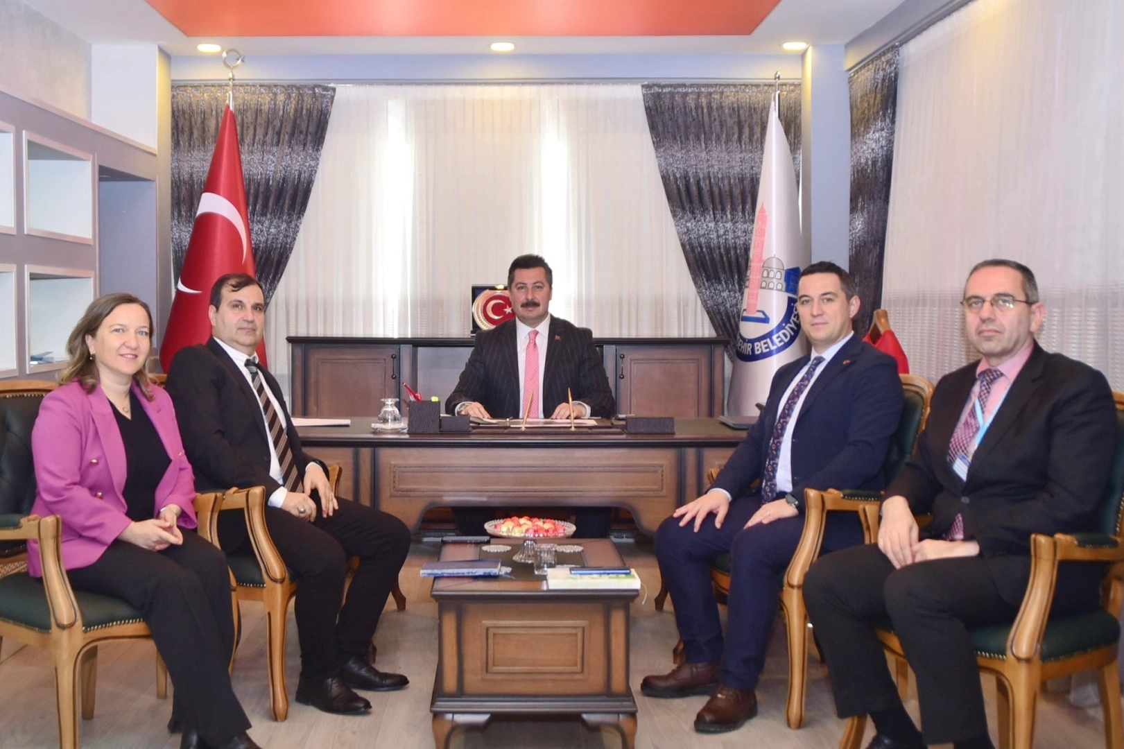 BUSKİ’nin üst düzey yöneticilerini Yenişehir Belediyesi’nde ağırlayan Başkan Ercan Özel,