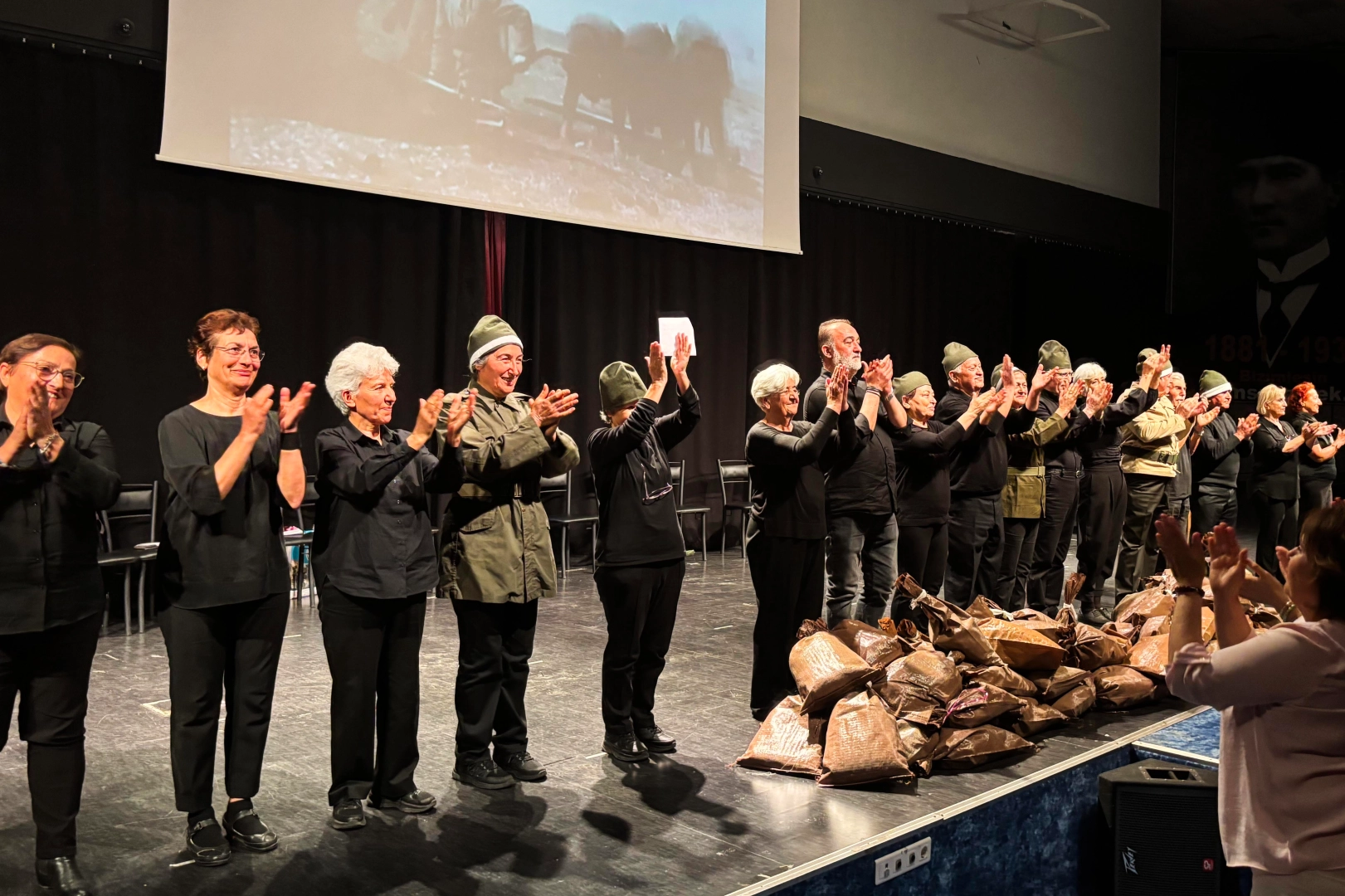 Antalya’da Muratpaşa Belediyesi’nin yaşlı evi üyeleri, 18 Mart Çanakkale Zaferi