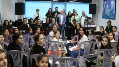 Sanatı ve müziği genç nesillerle buluşturan Sanat Akademisi, Çocuk ve